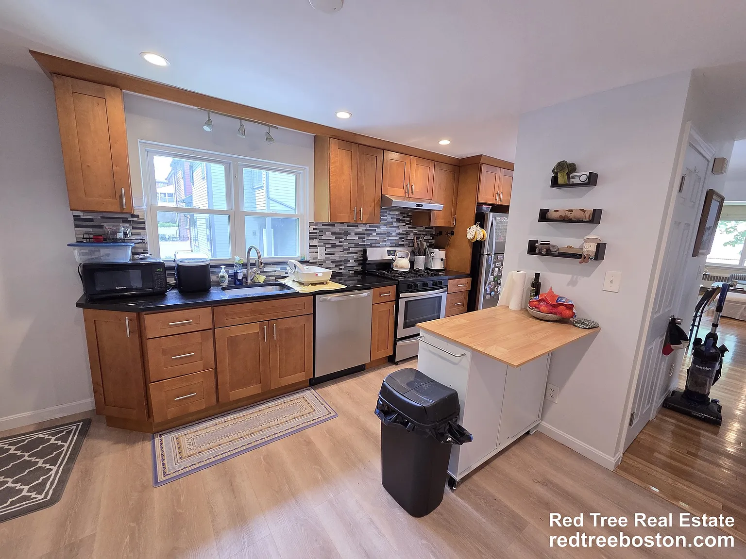3 bed, 1200 sqft, $3,200 — Photo 3