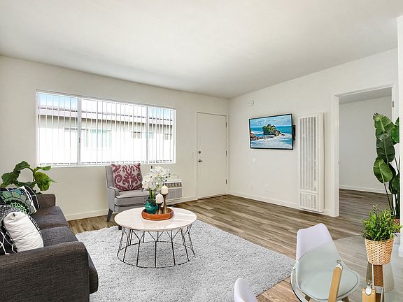 4th image of 7242 De Soto Ave APT 6
