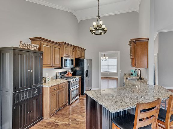 4th image of 310 Artesa Dr