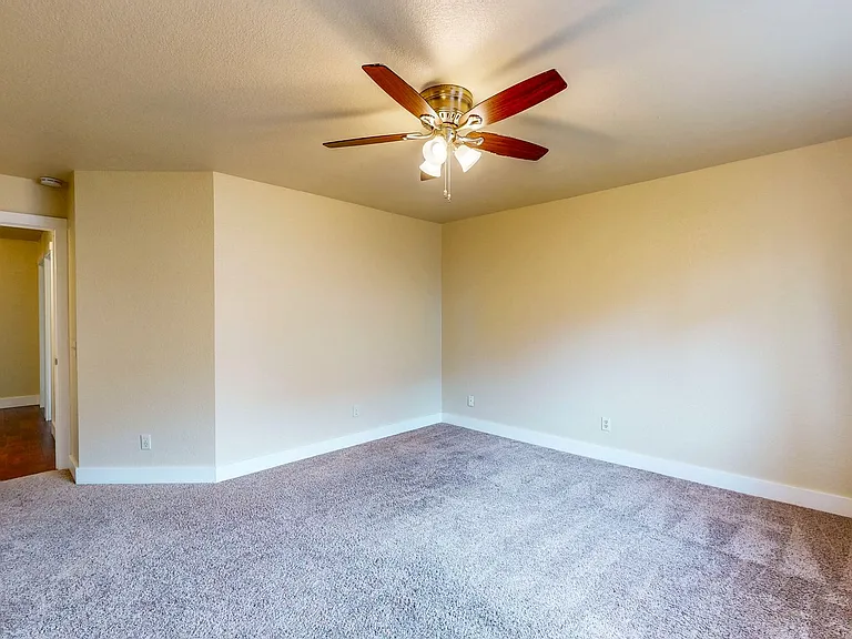 2135 Pebblewood Ct — Photo 37