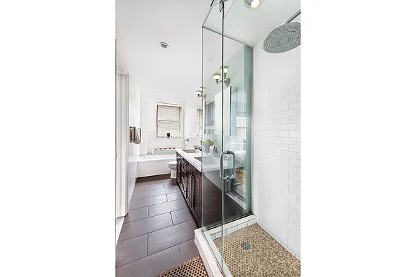 Sold by Warburg | media 9