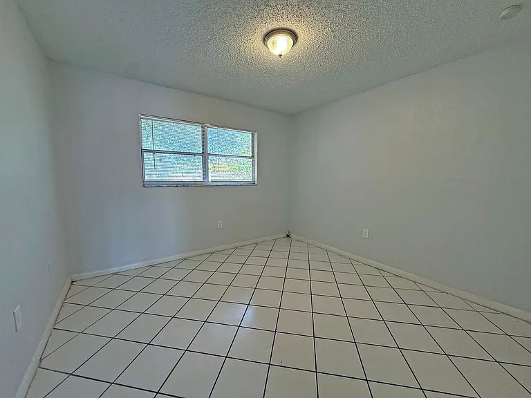 2 N Fernwood Ave #14 — Photo 8