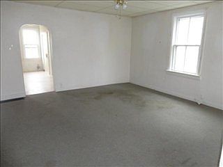 4th image of 306 Grove St Unit 1/2