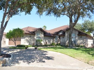 8315 Country Club Dr, Laredo, TX 78045