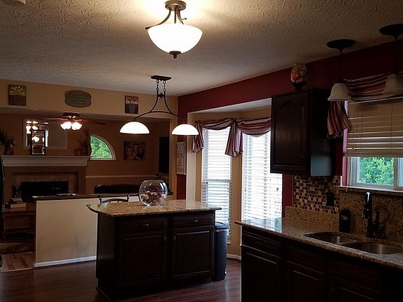 Kitchen : 19 x 12