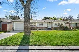1226 Crescent Dr photo 1