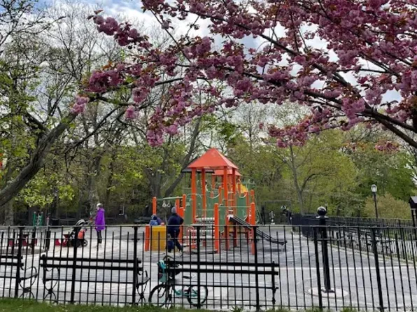 118-82 Metropolitan Avenue image 26 of 35