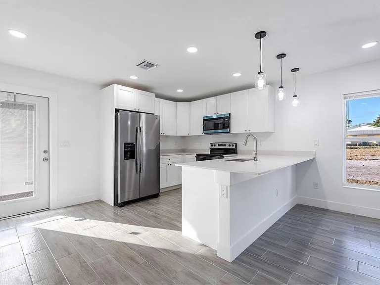 3018 SE Iris St — Photo 3