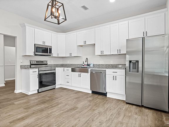 3rd image of 1100 W La Rua St