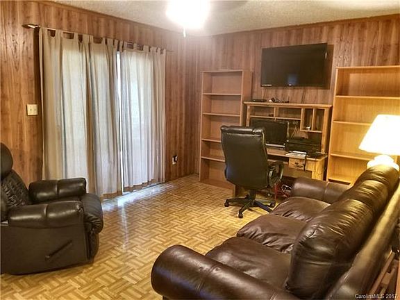 3rd image of 104 Hemlock Dr
