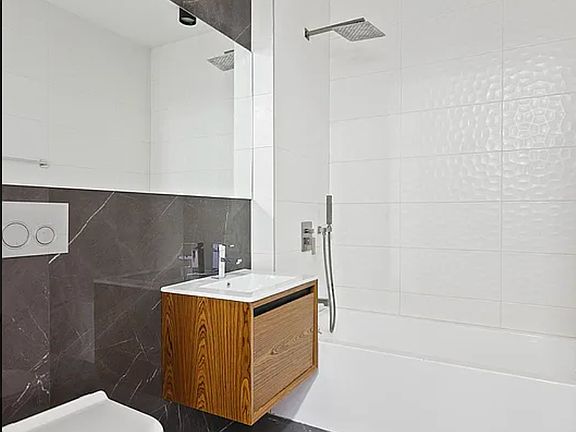 3rd image of 641 De Kalb Ave #5