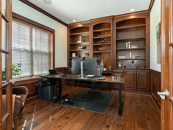 4th image of 9583 Fair Oaks Dr