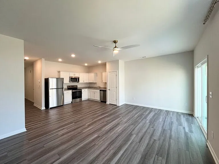 2047 Trailside Dr — Photo 3