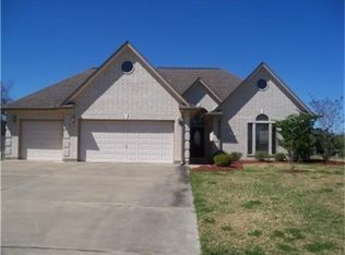 116 Silver Bay Ln, Lake Jackson, TX 77566