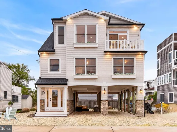 118 W Delaware Ave, Brant Beach, NJ 08008