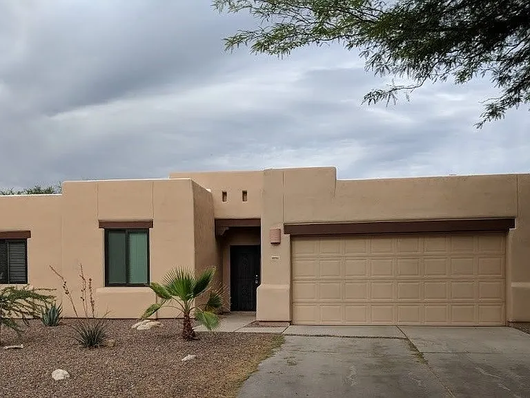 10352 N Fox Croft Ln — Photo 1