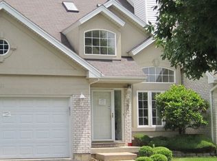 691 Meadowdale Dr, Romeoville, IL 60446