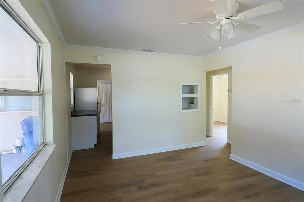 3 bed, 2.0 bath, 1204 sqft, $2,300 — Photo 2