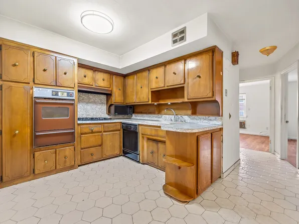 155 Bay 44th Street image 16 of 20