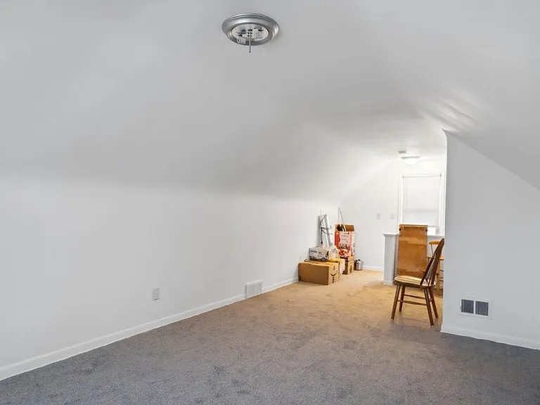 24933 Valley Ave — Photo 16