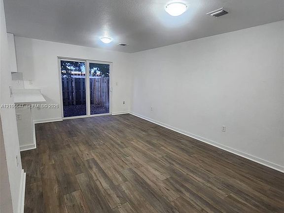 4th image of 210 SW 3rd Ct