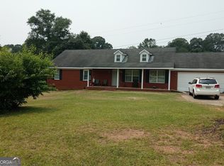 1303 Greenbriar Dr, Griffin, GA
