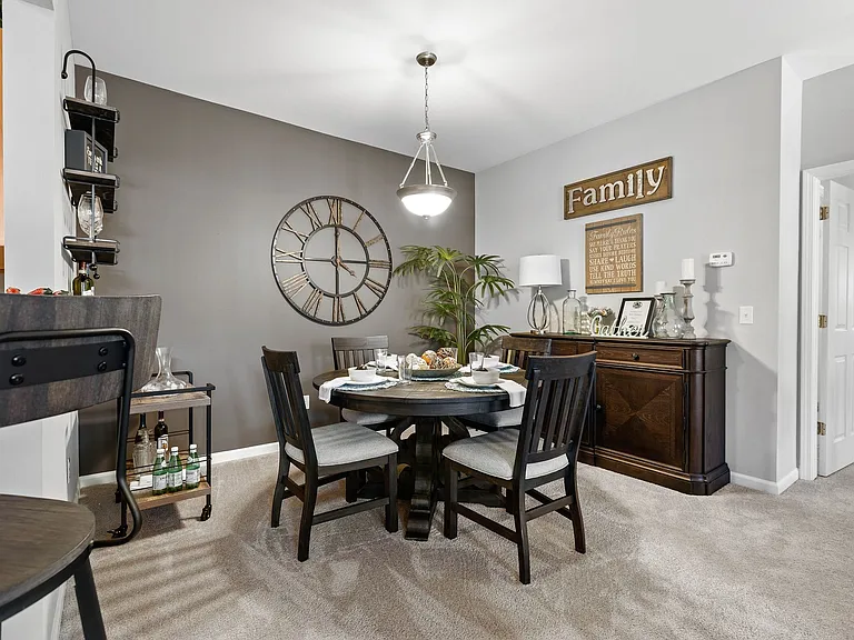 Ashford Apartments — Photo 16