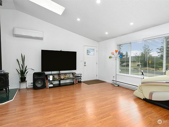 4th image of 7002 Tolmie Drive NE