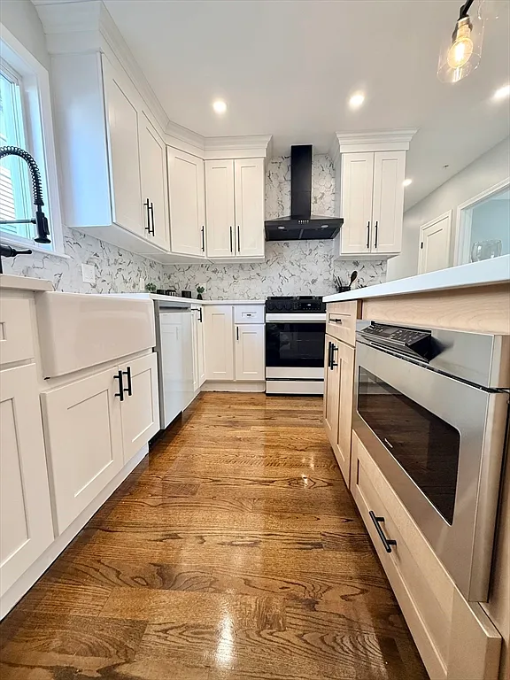 3 bed, 1.0 bath, 988 sqft, $3,650 — Photo 2