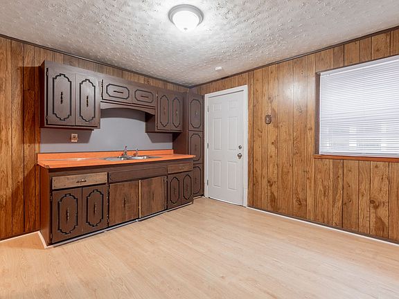 3rd image of 5814 Prosser Ave