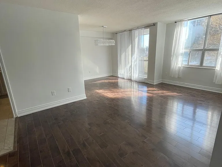 10 Edgecliff Golfway #504 — Photo 12