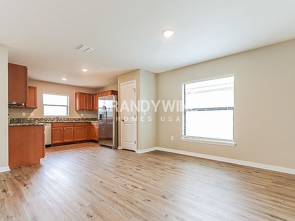 5th image of 634 Chatham Walk Dr