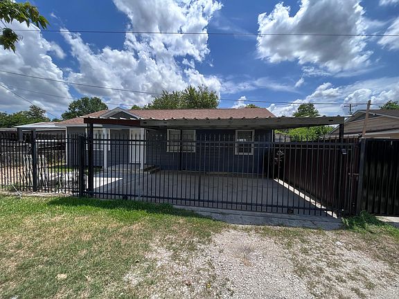 2nd image of 3701 1/2 Rosemary Ln