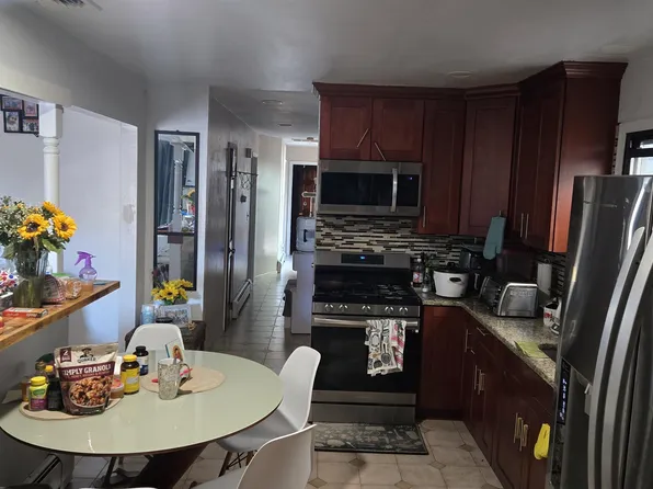 1723 41st Street image 8 of 11