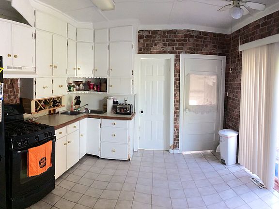Kitchen- lots of cupboards