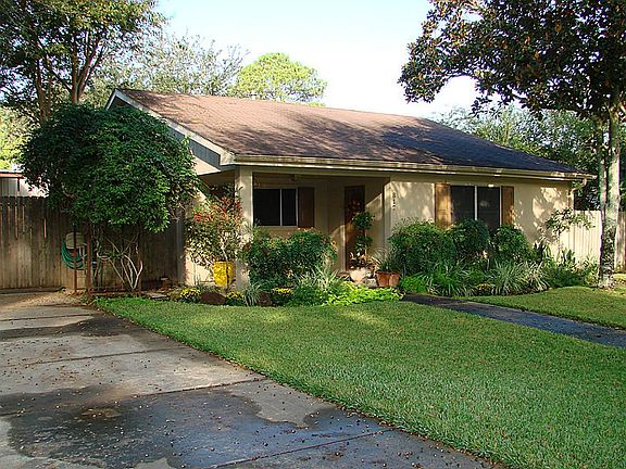 3rd image of 817 Dollins St