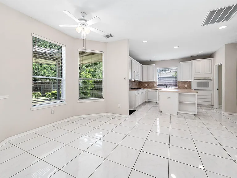 7902 Feather Springs Dr — Photo 14