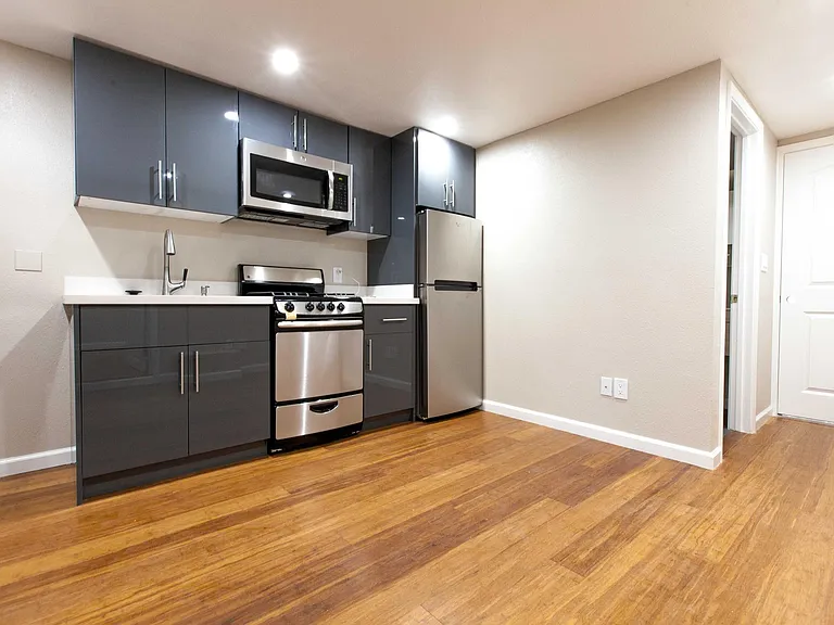 645 Palmetto Ave #A — Photo 2