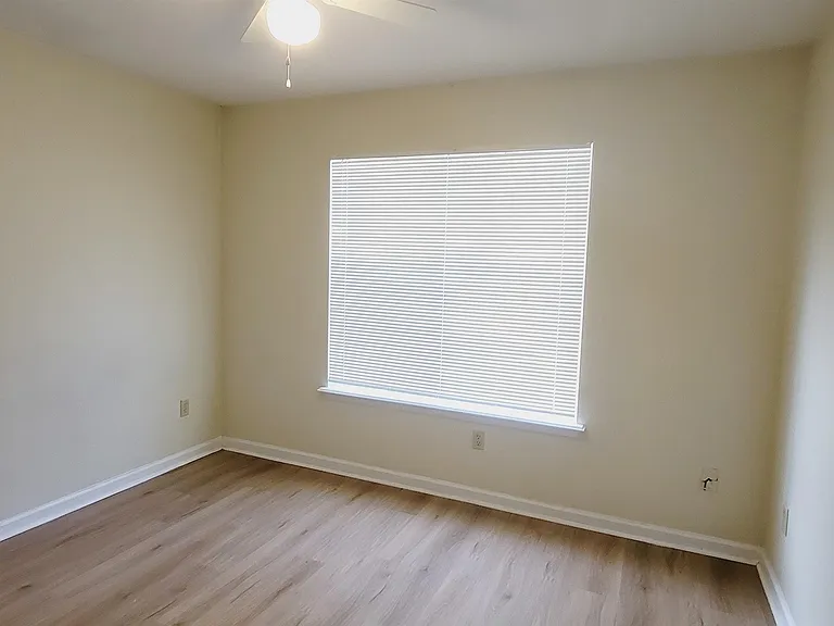 836 W Georgia St #B — Photo 10