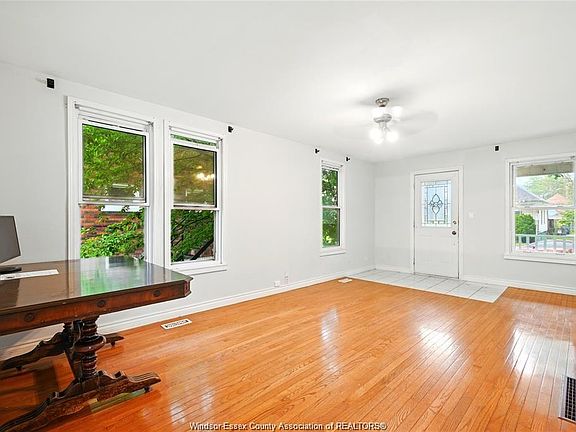 3rd image of 867 Langlois Ave