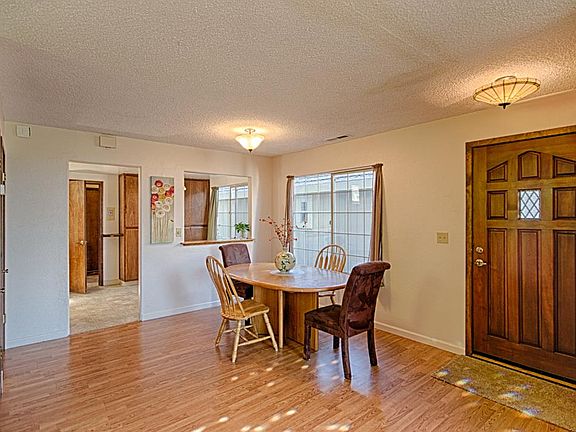 3rd image of 309 Lockewood Ln