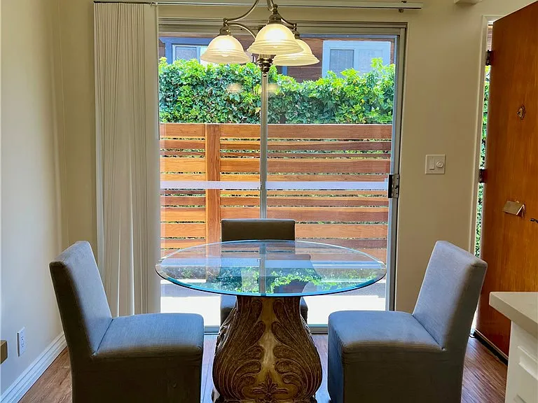 228 W Lemon Ave #B — Photo 4