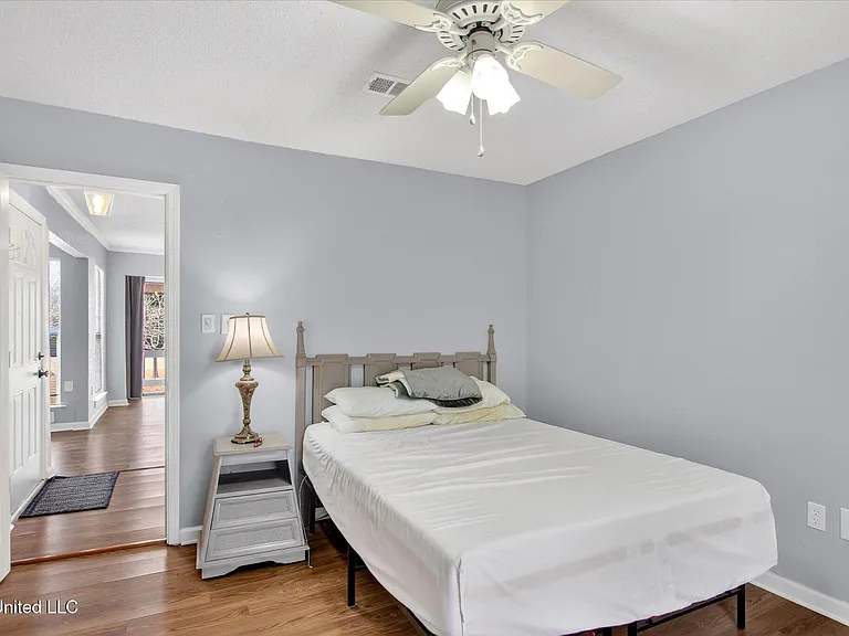 223 Highpoint Dr — Photo 10
