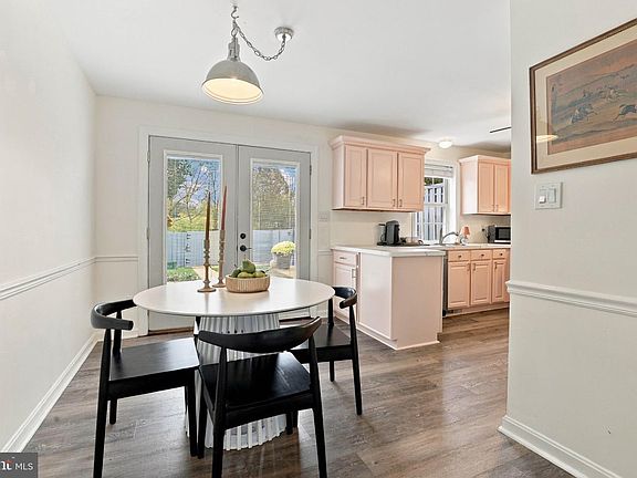 3rd image of 34 Pennwick Dr
