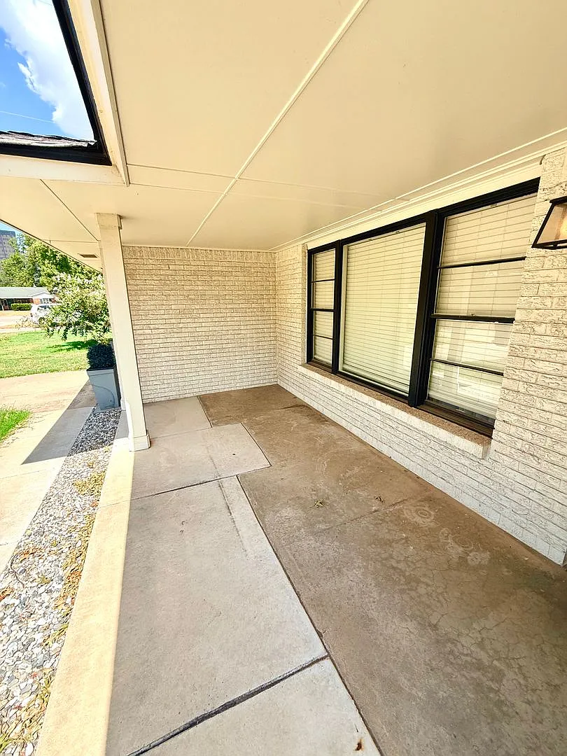 Updated 2BD 1BA Home w/ Bonus Rooms, Located in Belle Isle Area!! — Photo 2
