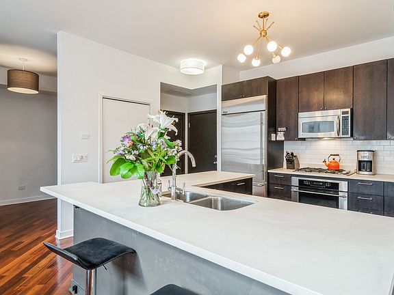 5th image of 808 N Greenview Ave APT 4B