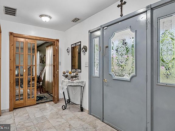5th image of 245 Ashland Ave