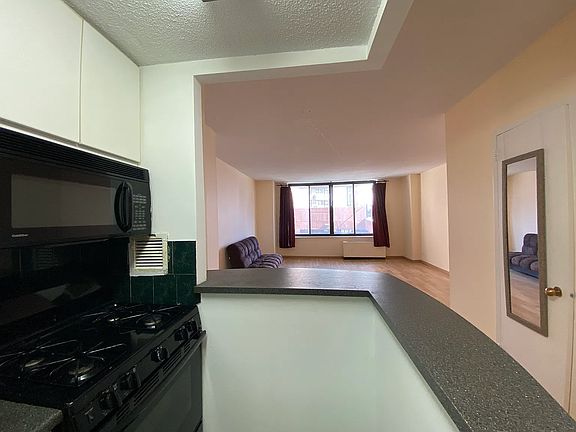 4th image of 3111 Ocean Pkwy APT 2J