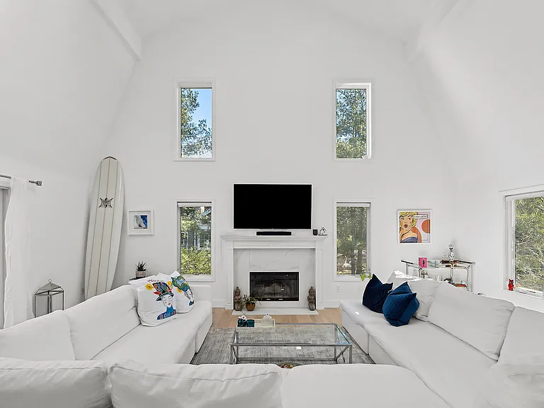 5 Cowhill Ln — Photo 3