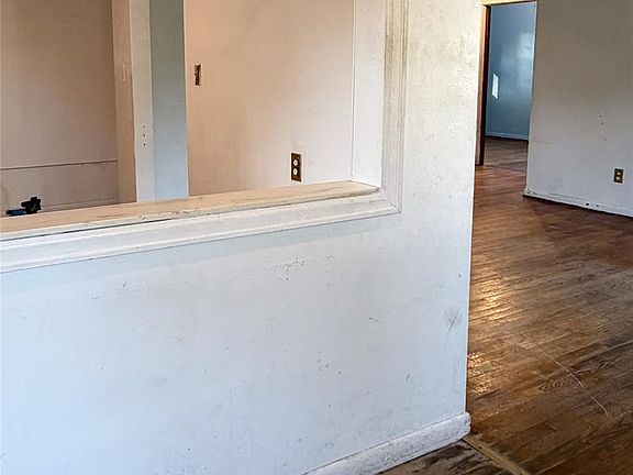 3rd image of 3720 Alvina Ave